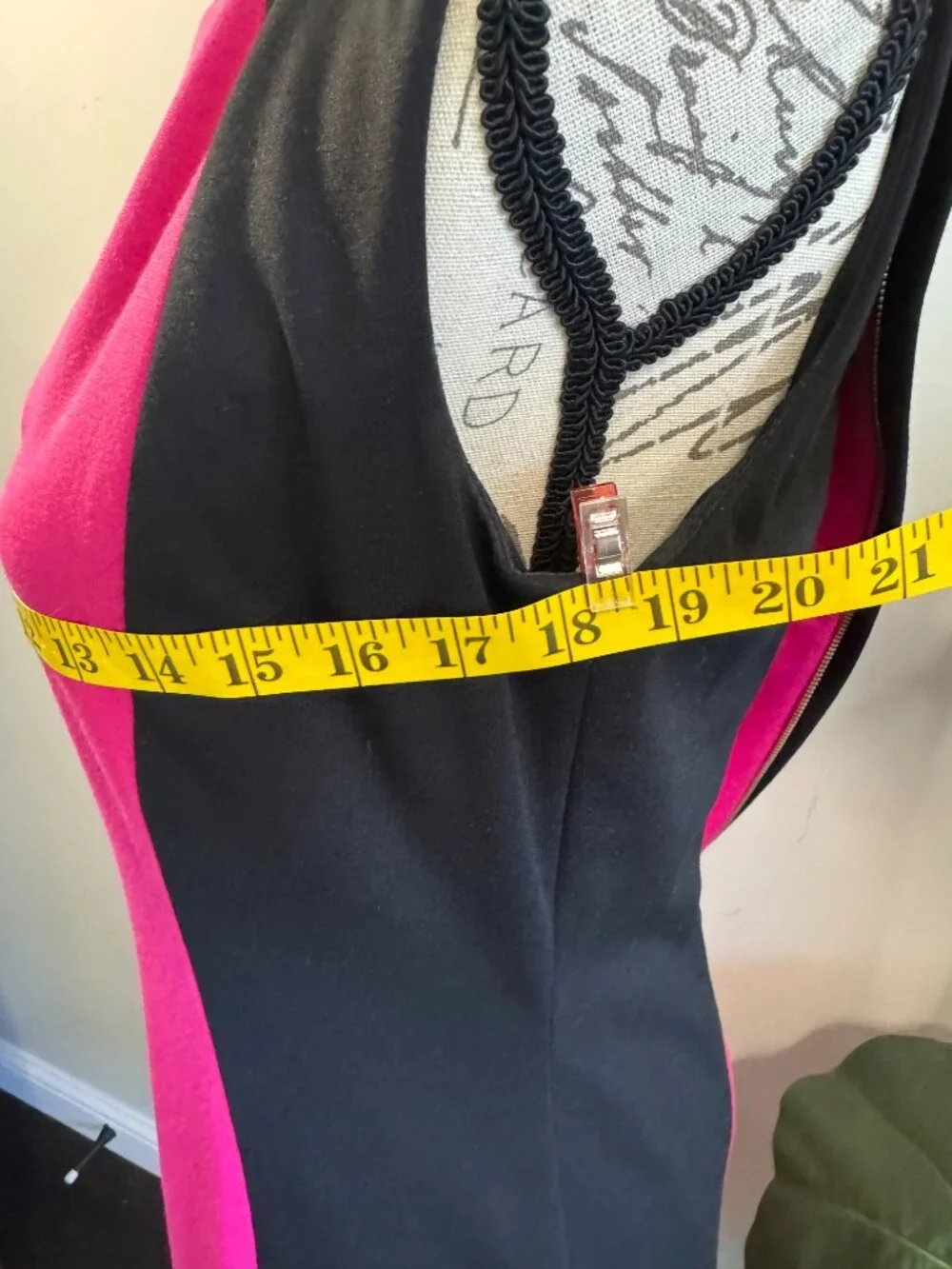 Tahari black hot